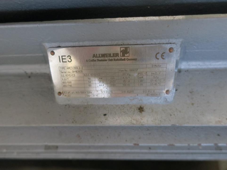 Machines from the biofuel production plant<br>
-3